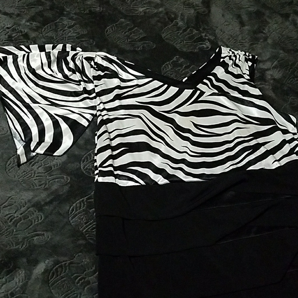 Dress - Picture 2 of 5